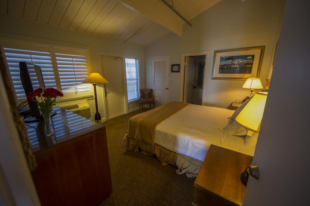 Rhumcay Beach Resort And Grille Fort Pierce Exterior photo