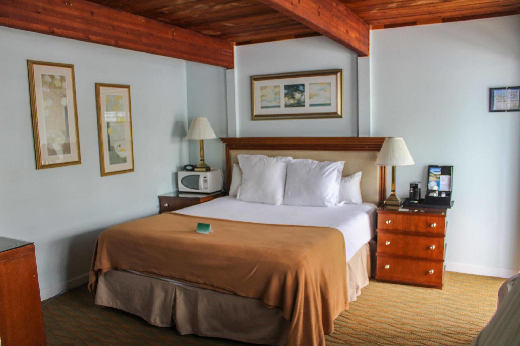 Rhumcay Beach Resort And Grille Fort Pierce Exterior photo