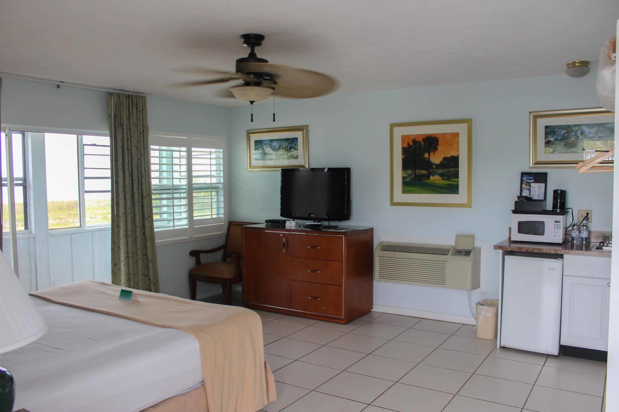 Rhumcay Beach Resort And Grille Fort Pierce Exterior photo