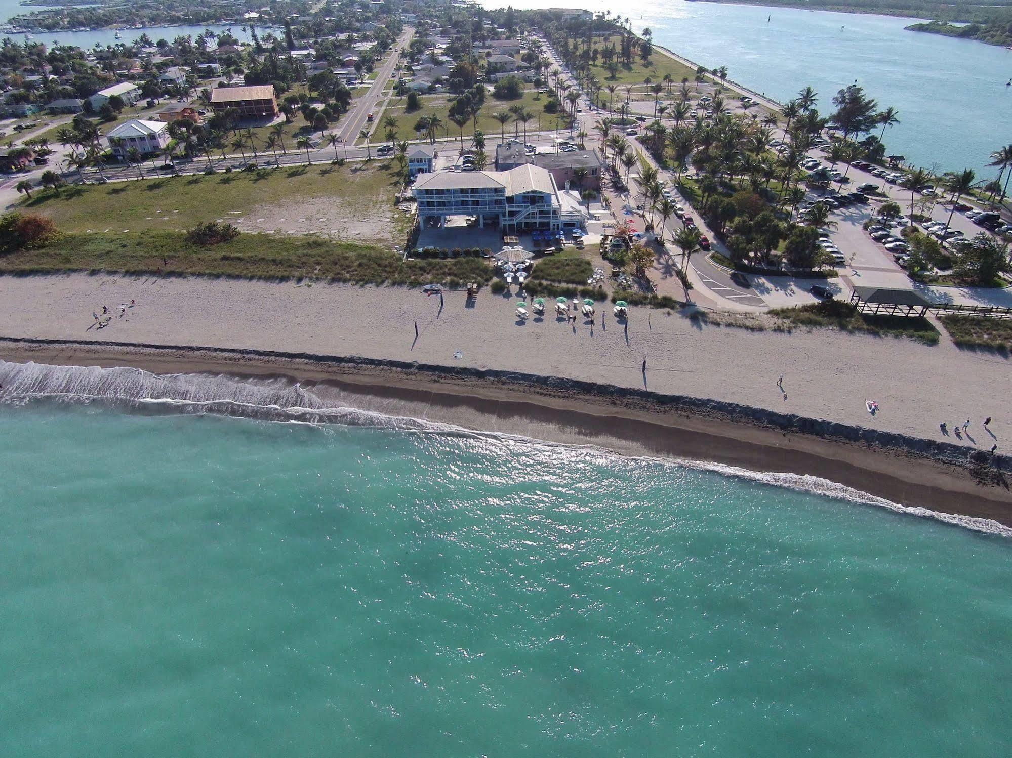 Rhumcay Beach Resort And Grille Fort Pierce Exterior photo