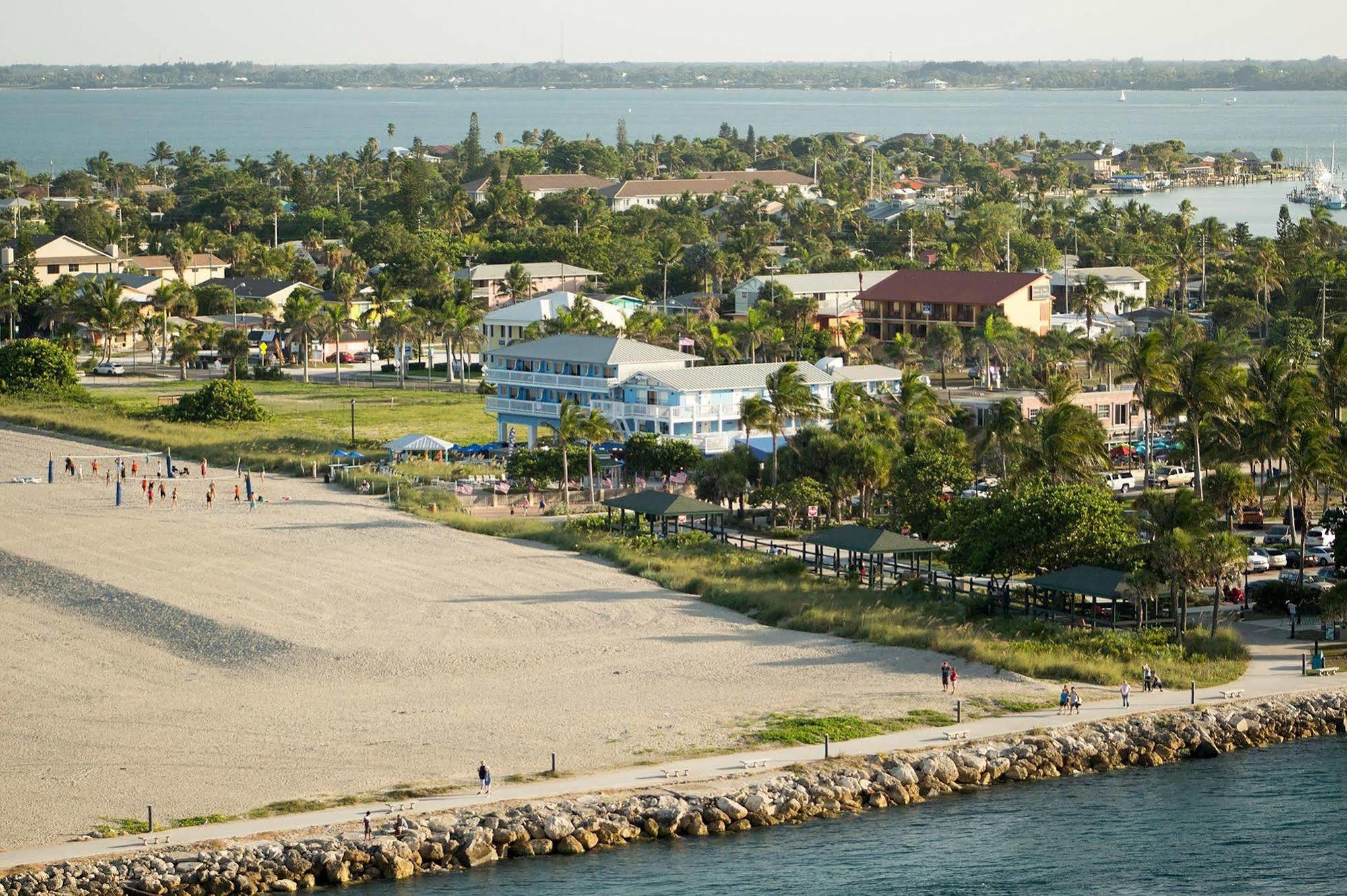 Rhumcay Beach Resort And Grille Fort Pierce Exterior photo